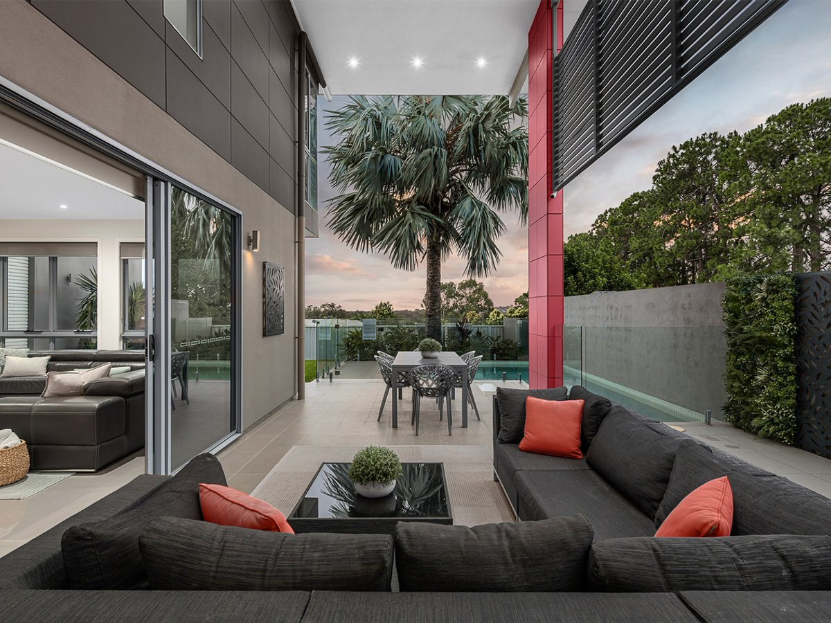 35 Picasso Crescent, CARSELDINE - Image 1