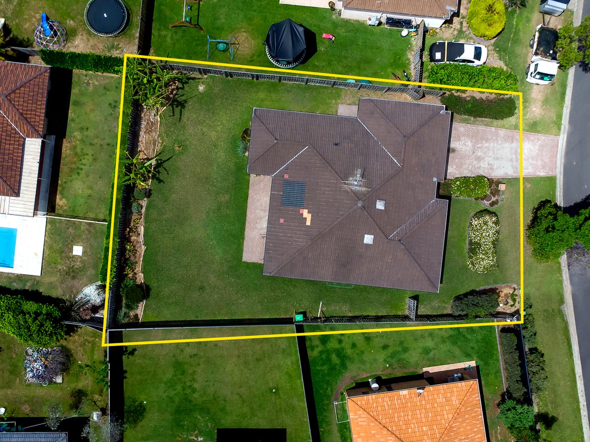 3 Marilyn Place, MORAYFIELD - Image 1
