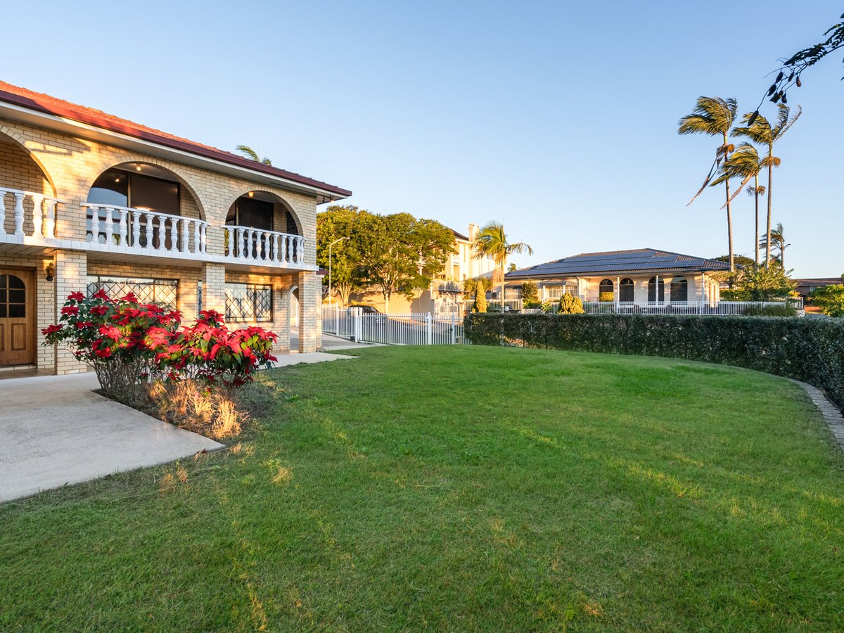 2 Reculver Street, ROBERTSON - Image 1