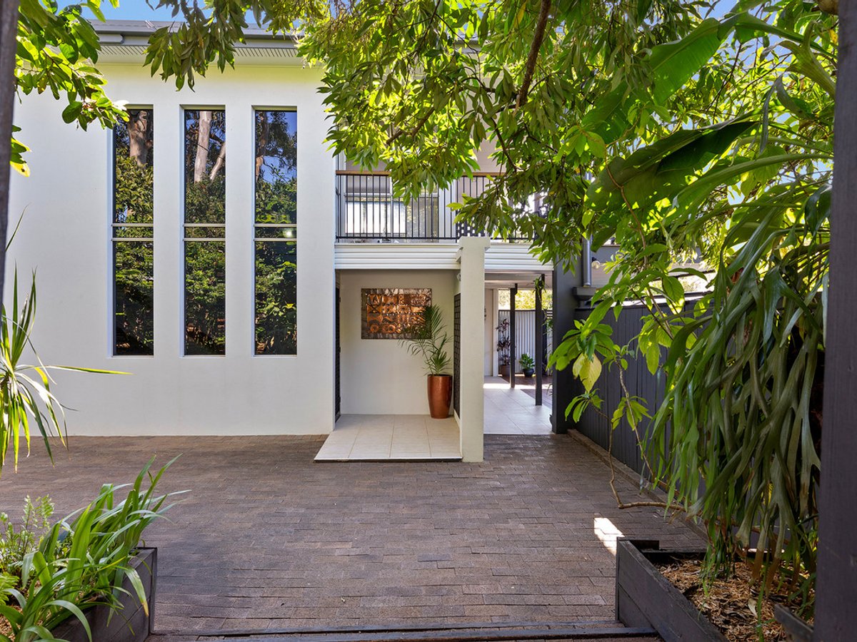 1 Bovingdon Street, BIRKDALE - Image 1