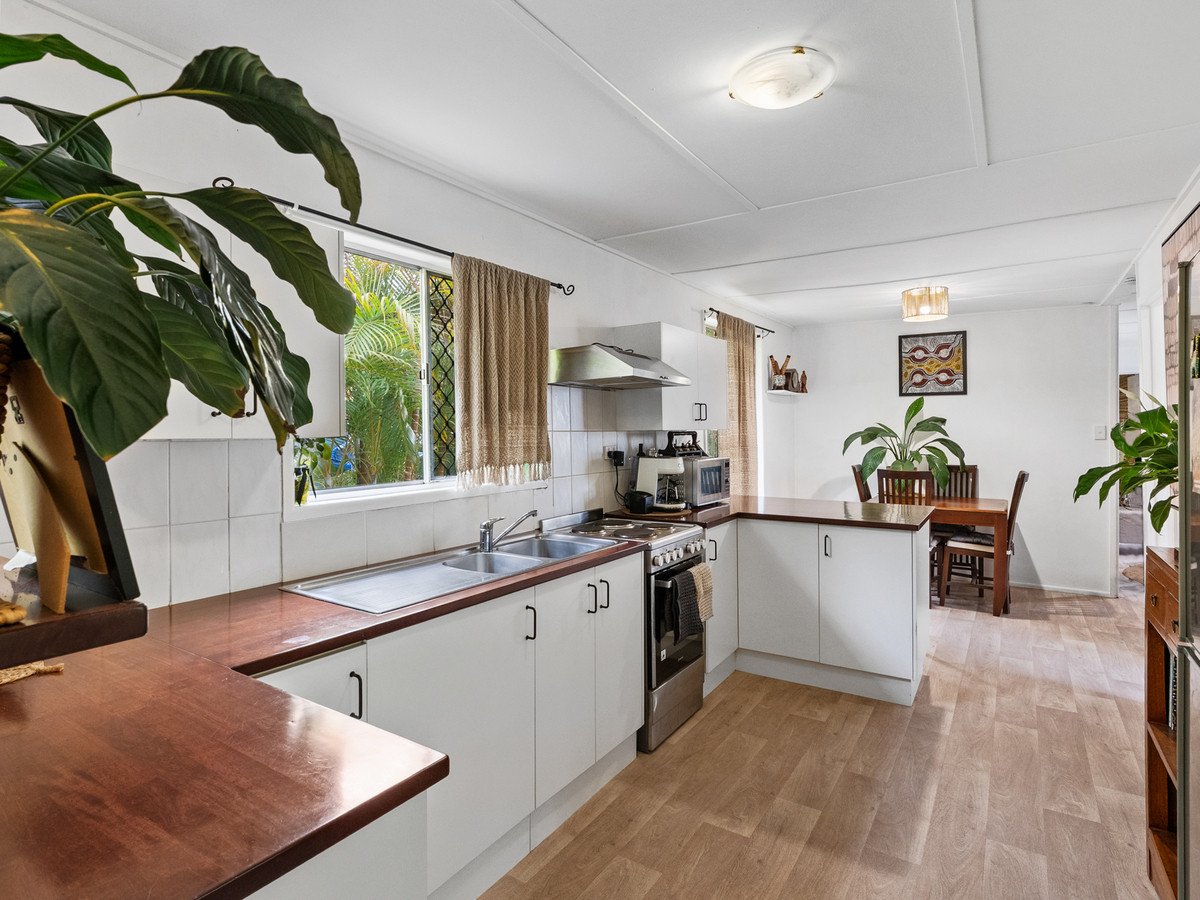 12 Michael Street, REDLAND BAY - Image 1