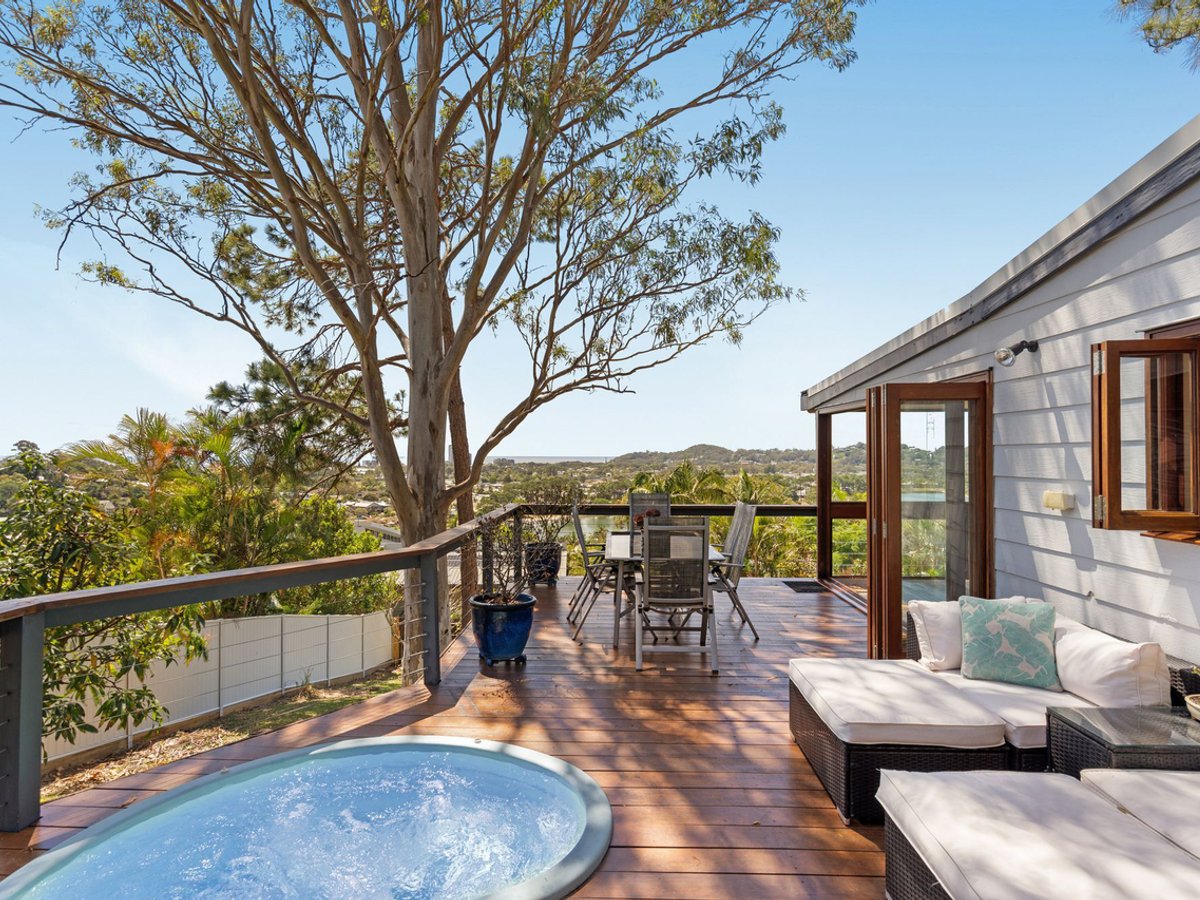 4 Bicton Court, ELANORA - Image 1