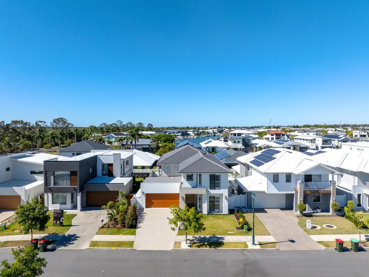 51 Hamilton Drive, JACOBS WELL - Image 1