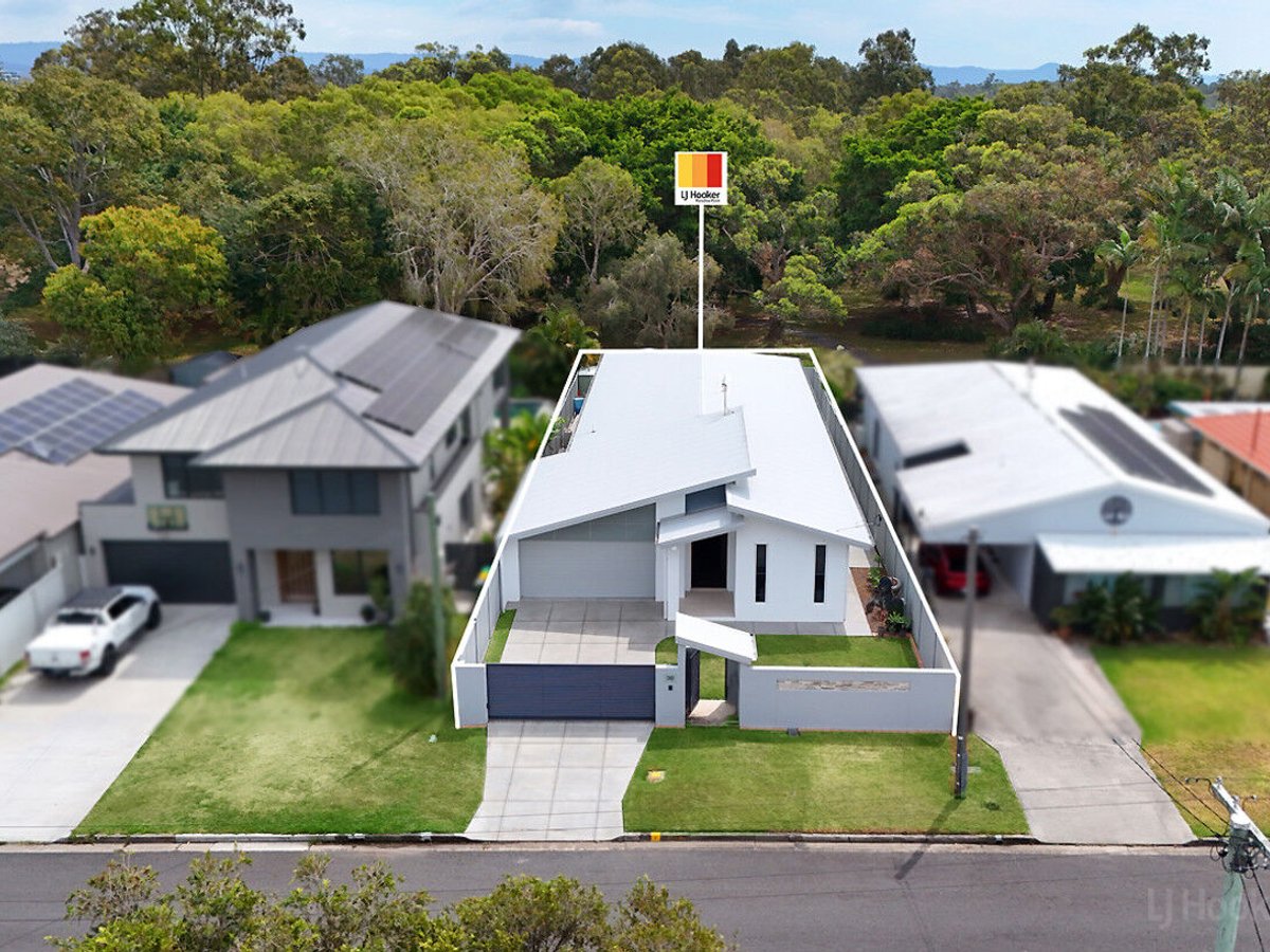 38 Deagon Drive, RUNAWAY BAY - Image 1