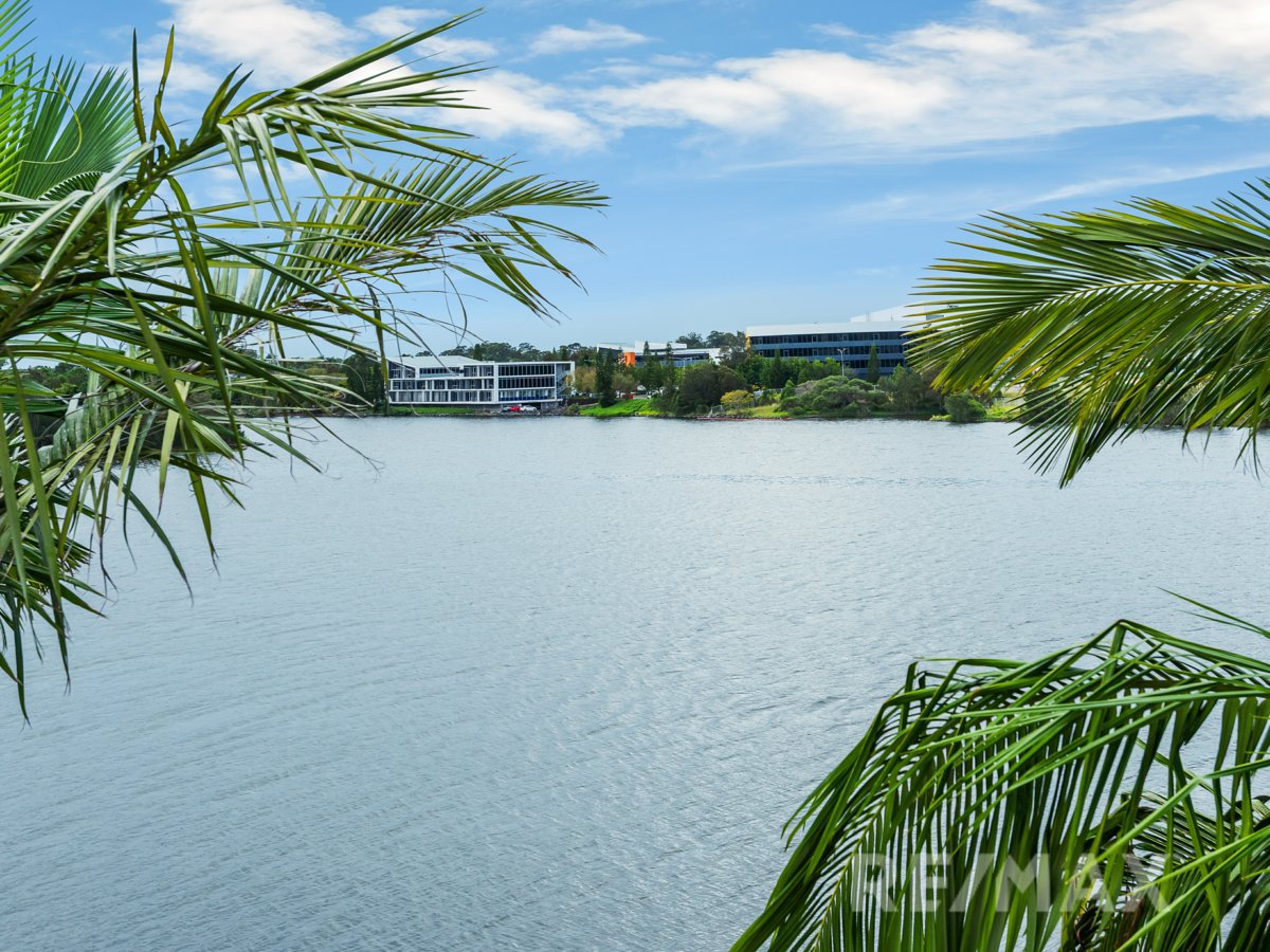 251 Varsity Parade, VARSITY LAKES - Image 1