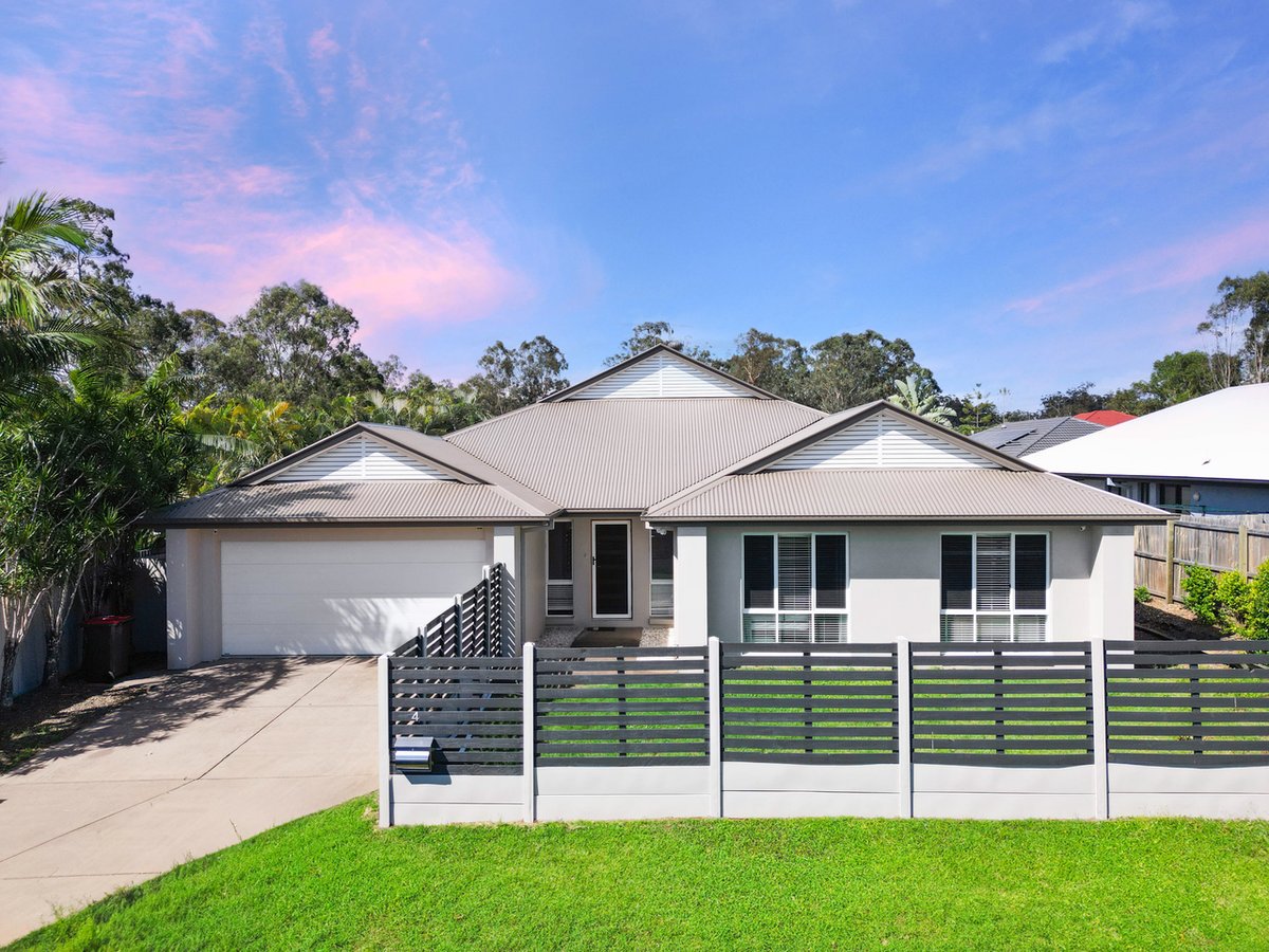 4 Venison Crescent, SPRINGFIELD LAKES - Image 1