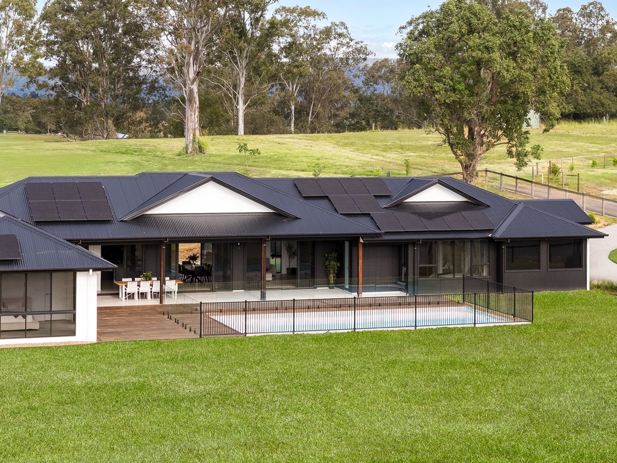 15 Campbell Court, Samford Valley - Image 1