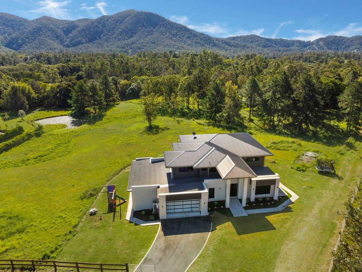 30 Springlands Place, HIGHVALE - Image 1