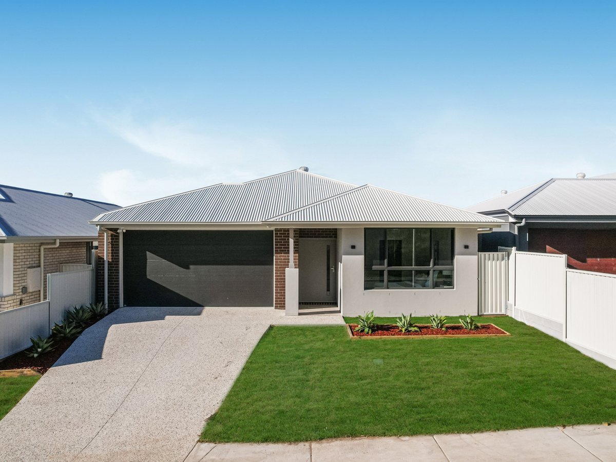 18 Vaulter Crescent, SOUTH RIPLEY - Image 1