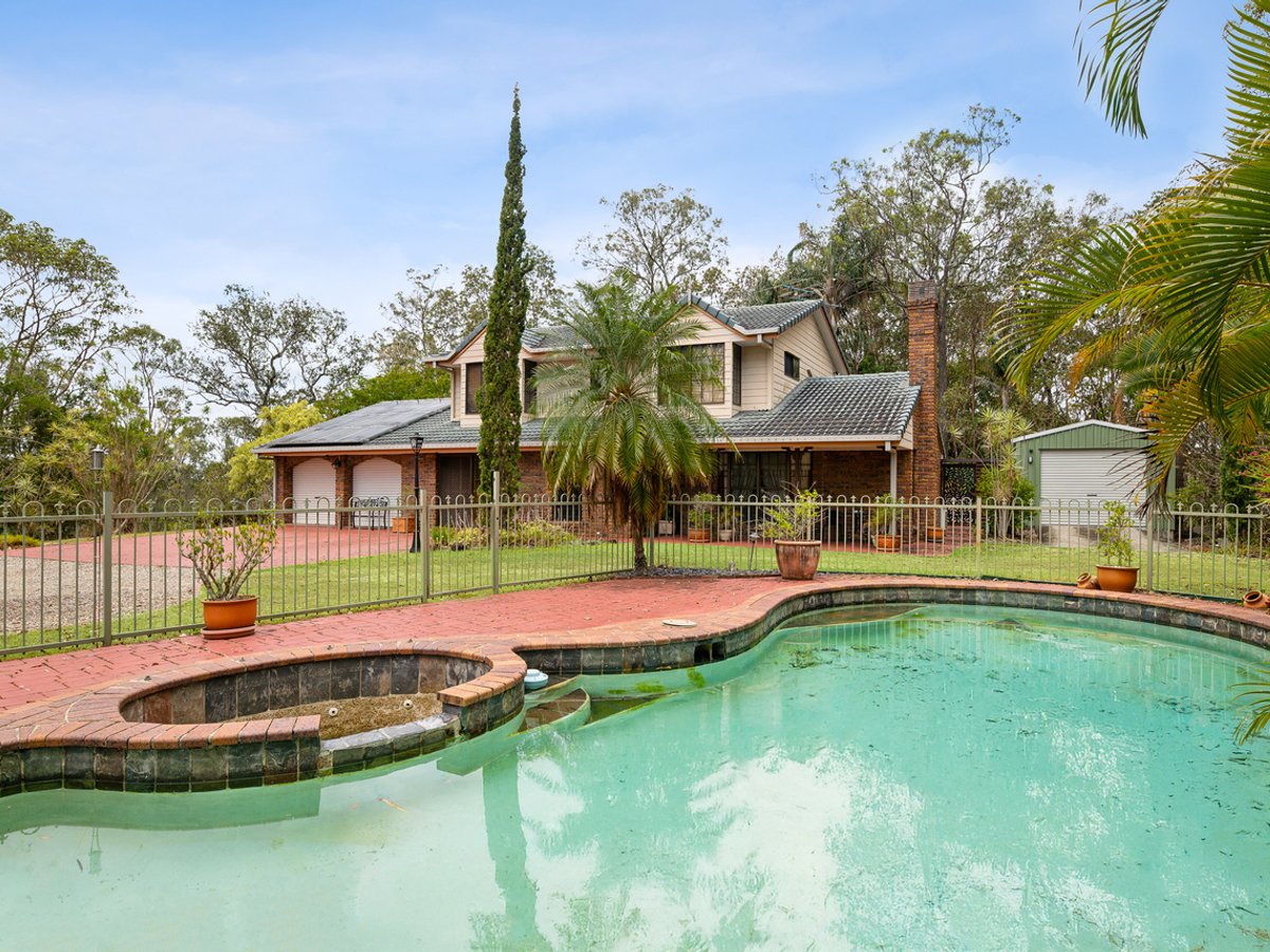 12 Guildford Place, Wights Mountain - Image 1