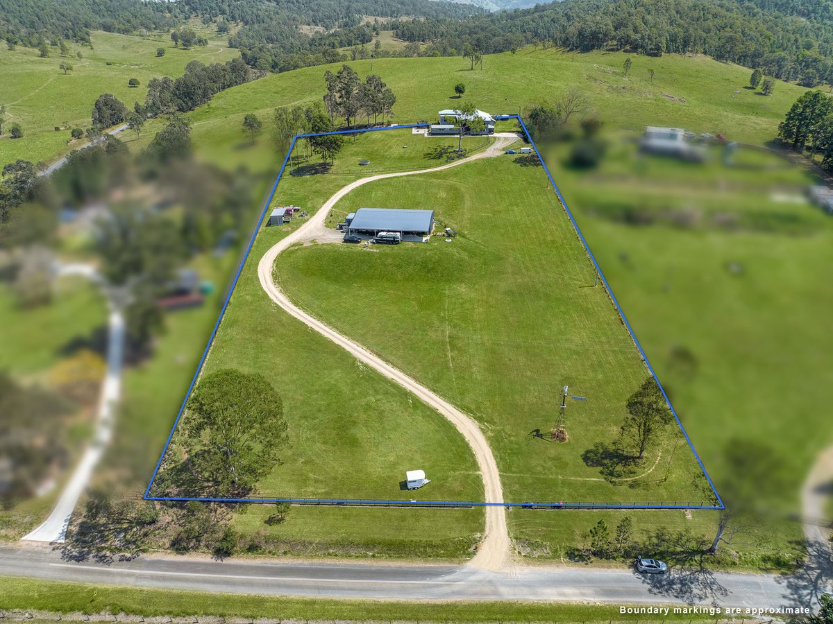 19 Grays Road, ROYSTON - Image 1