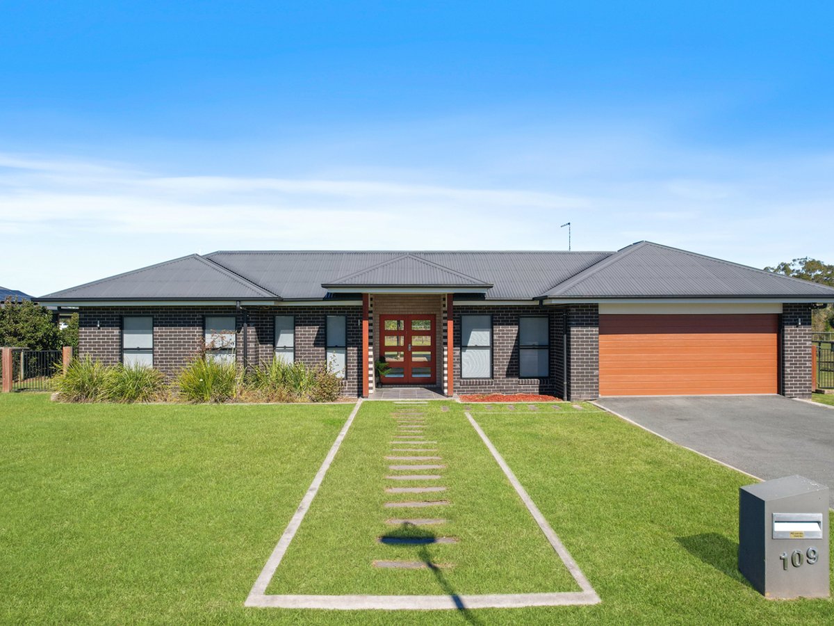 109 Elena Court, ELIMBAH - Image 1