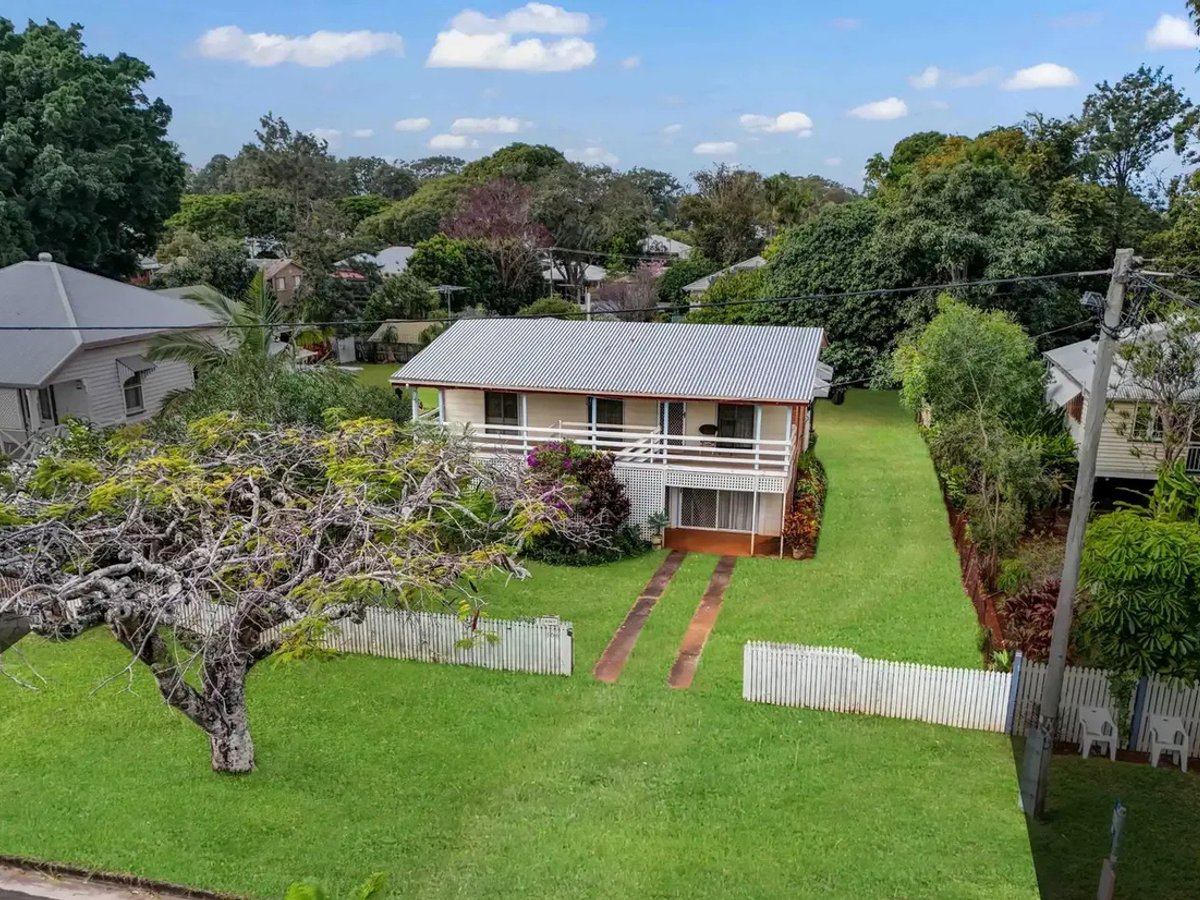 105 Passage Street, CLEVELAND - Image 1