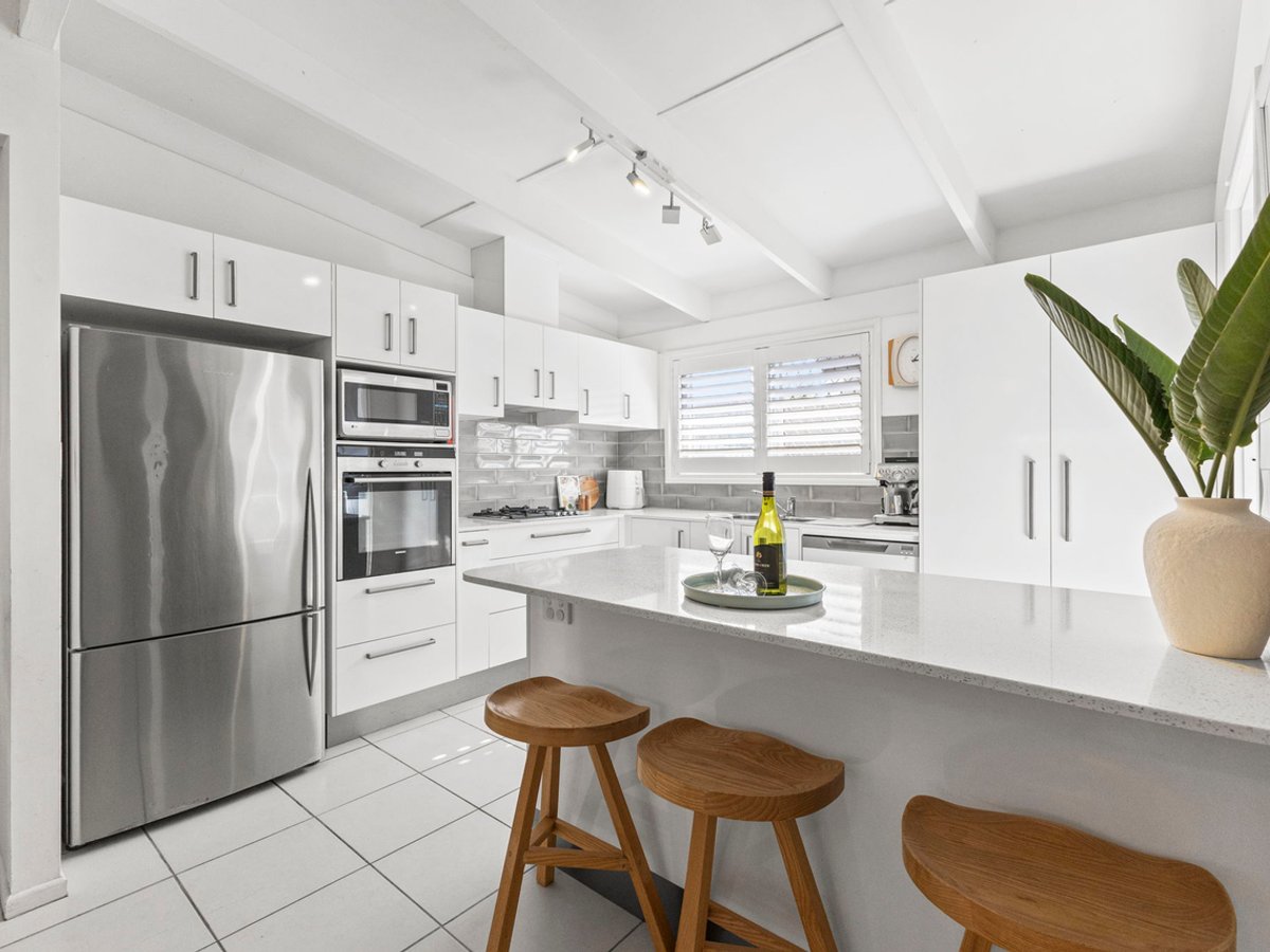 42 Sherborne Street, CARINDALE - Image 1