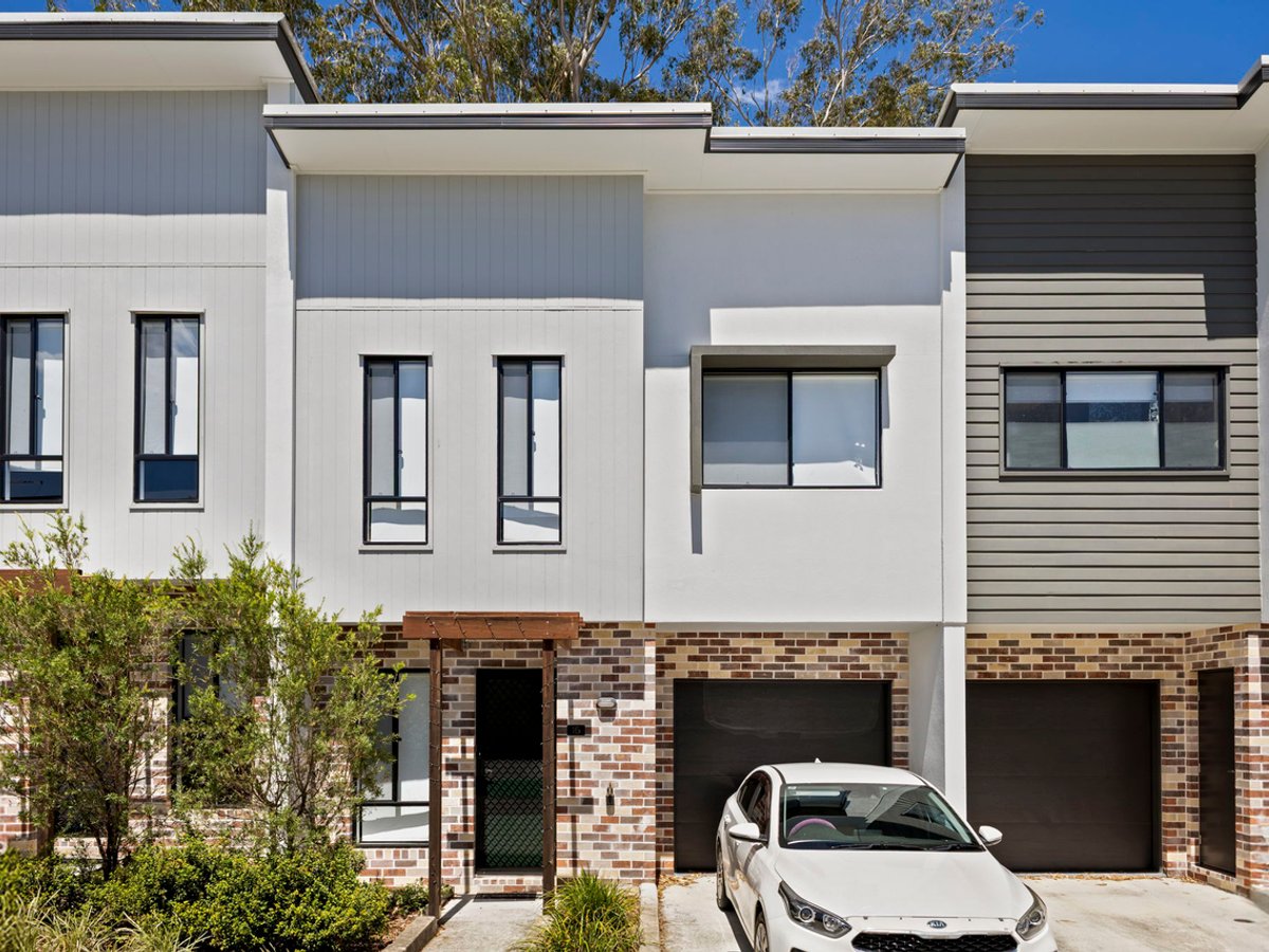 71 Amy Street, MORAYFIELD - Image 1