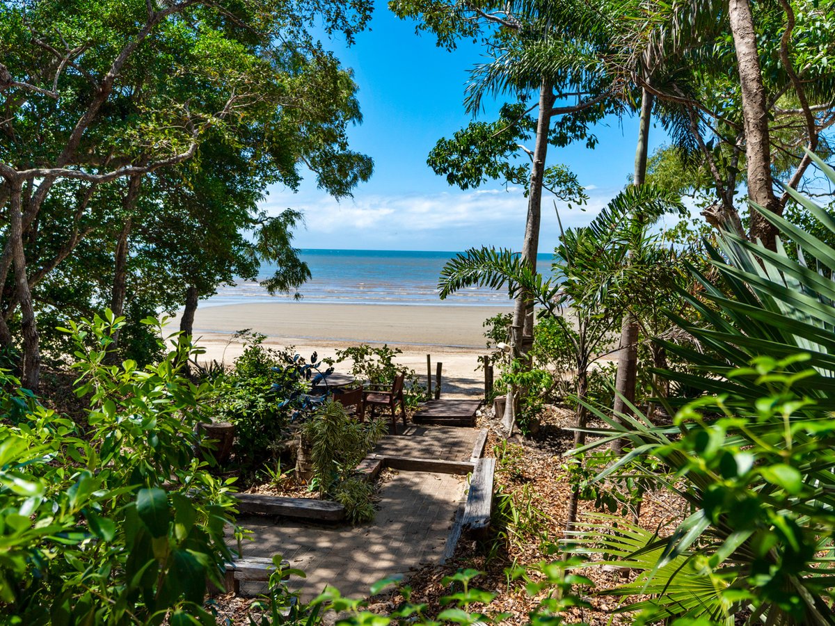 33 Esplanade, COOKTOWN - Image 1