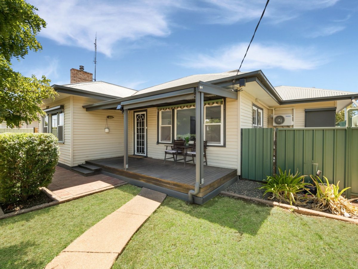 31 Hopetoun Street, Rochester - Image 1
