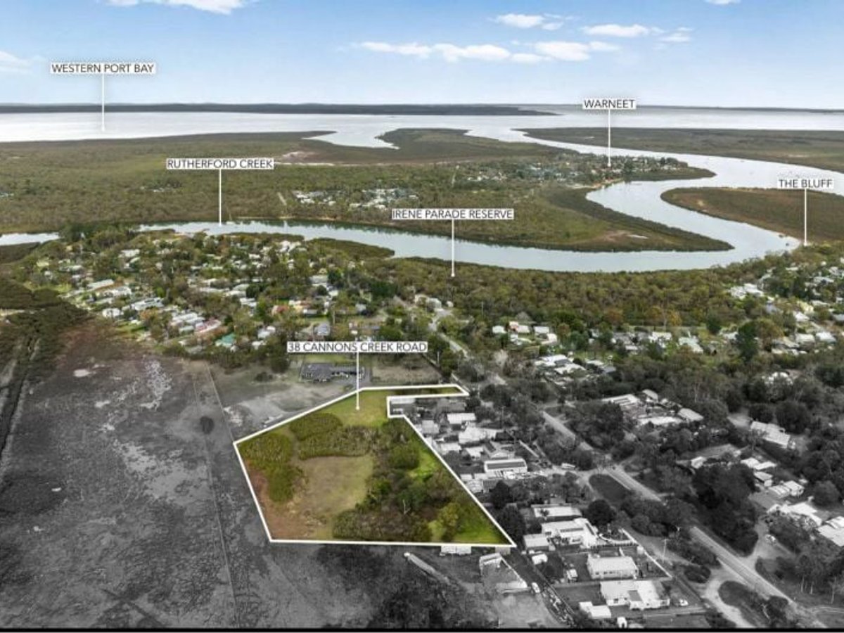 38 Cannons Creek Road, Cannons Creek - Image 1