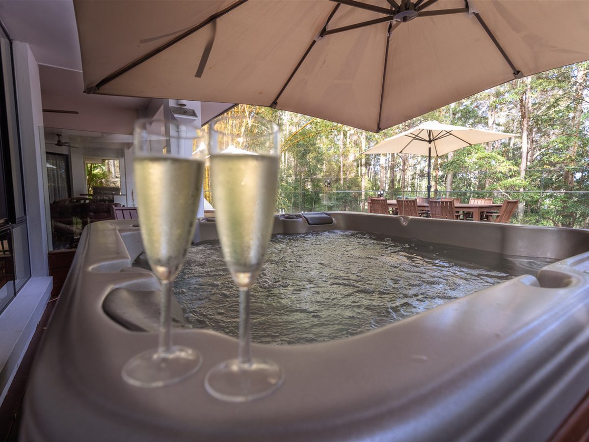 31 Viewland Drive, DOONAN - Image 1