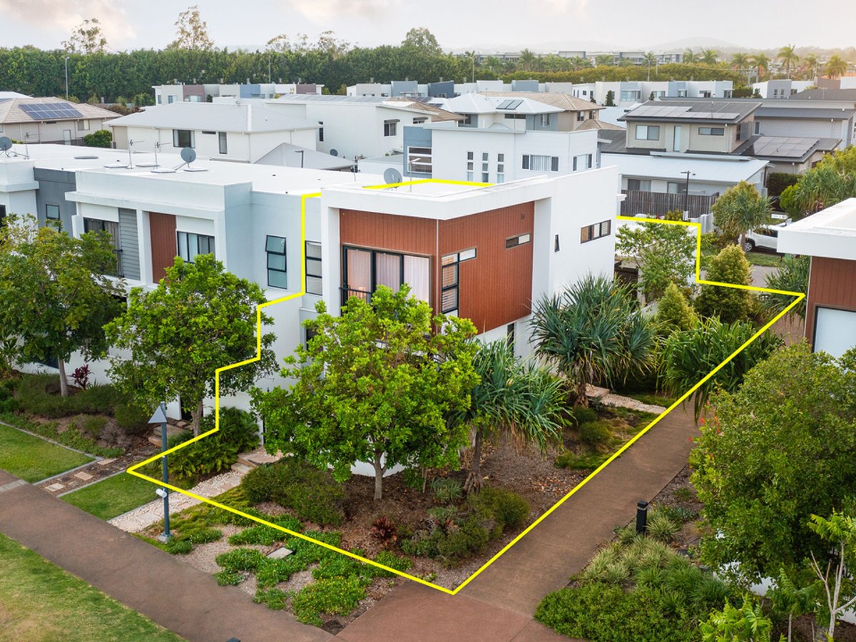 19 Park Lane, Hope Island - Image 1