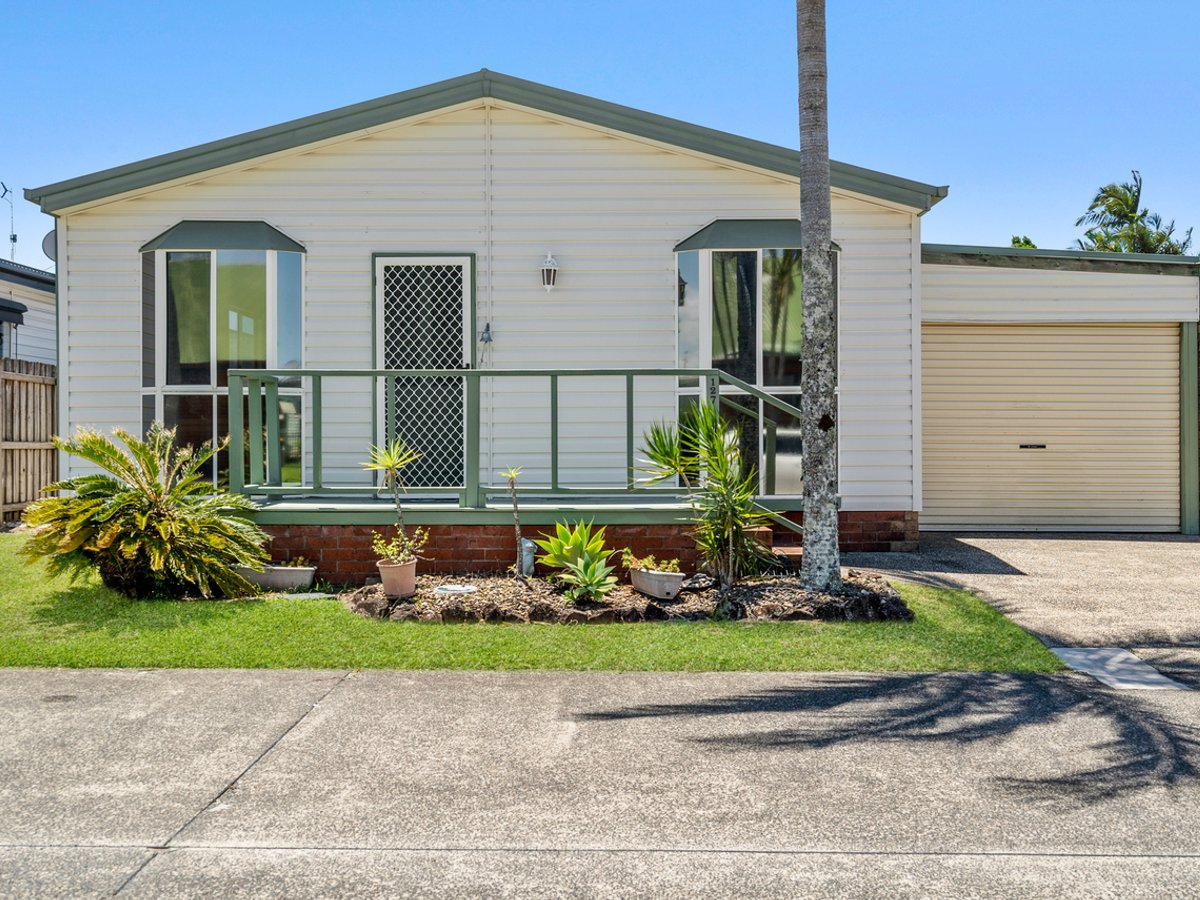67 Winders Place, BANORA POINT - Image 1