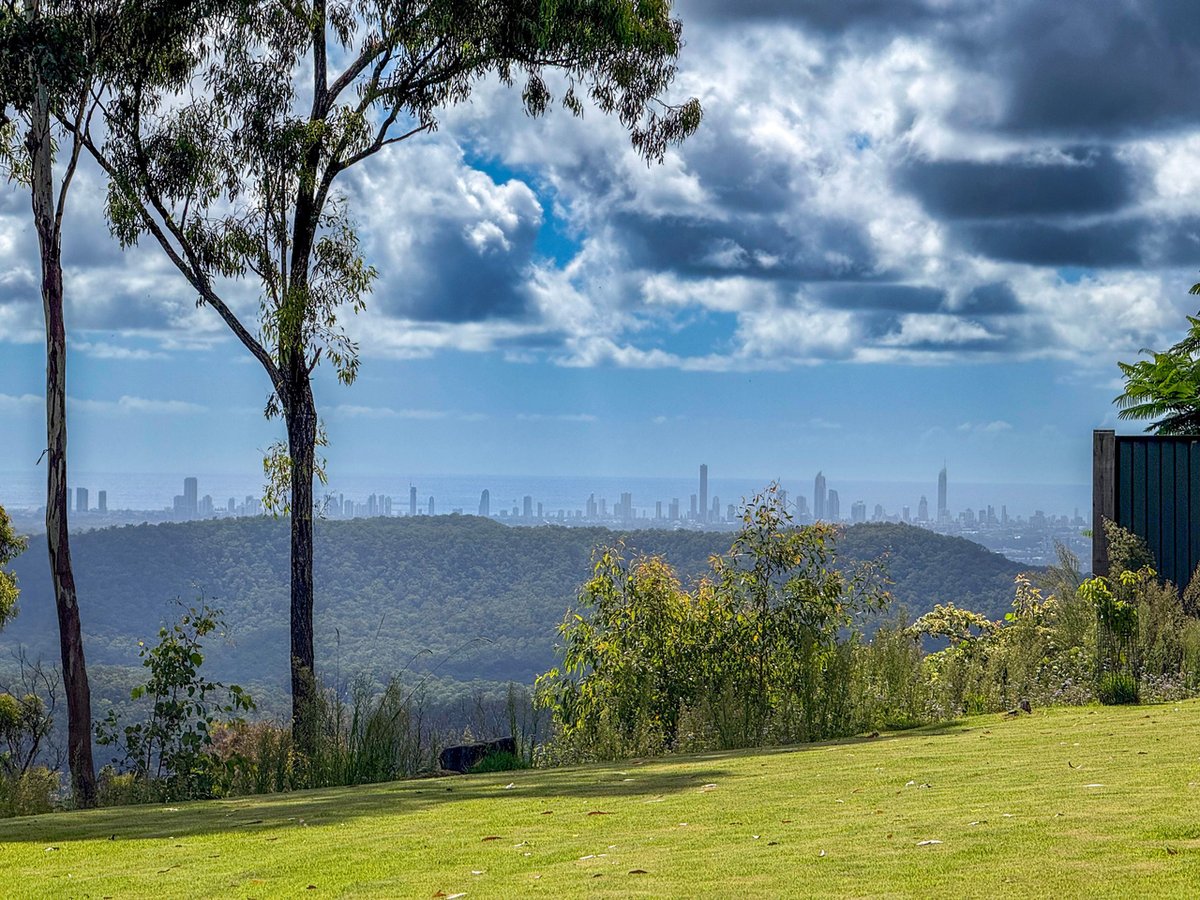 21 Wildflower Court, CLAGIRABA - Image 1