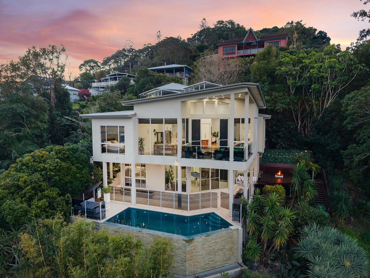 9a Kennedy Drive, TWEED HEADS - Image 1