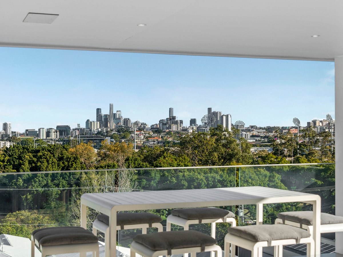 6 Comus Avenue, ASCOT - Image 1