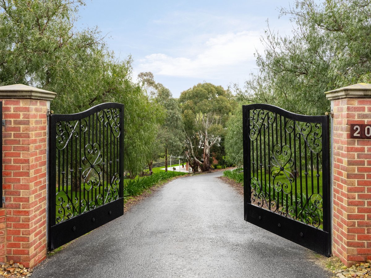 20 Creasey Court, BULLA - Image 1