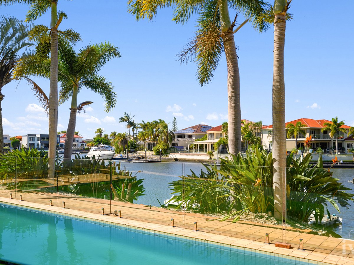 11 Excalibur Court, Sovereign Islands - Image 1