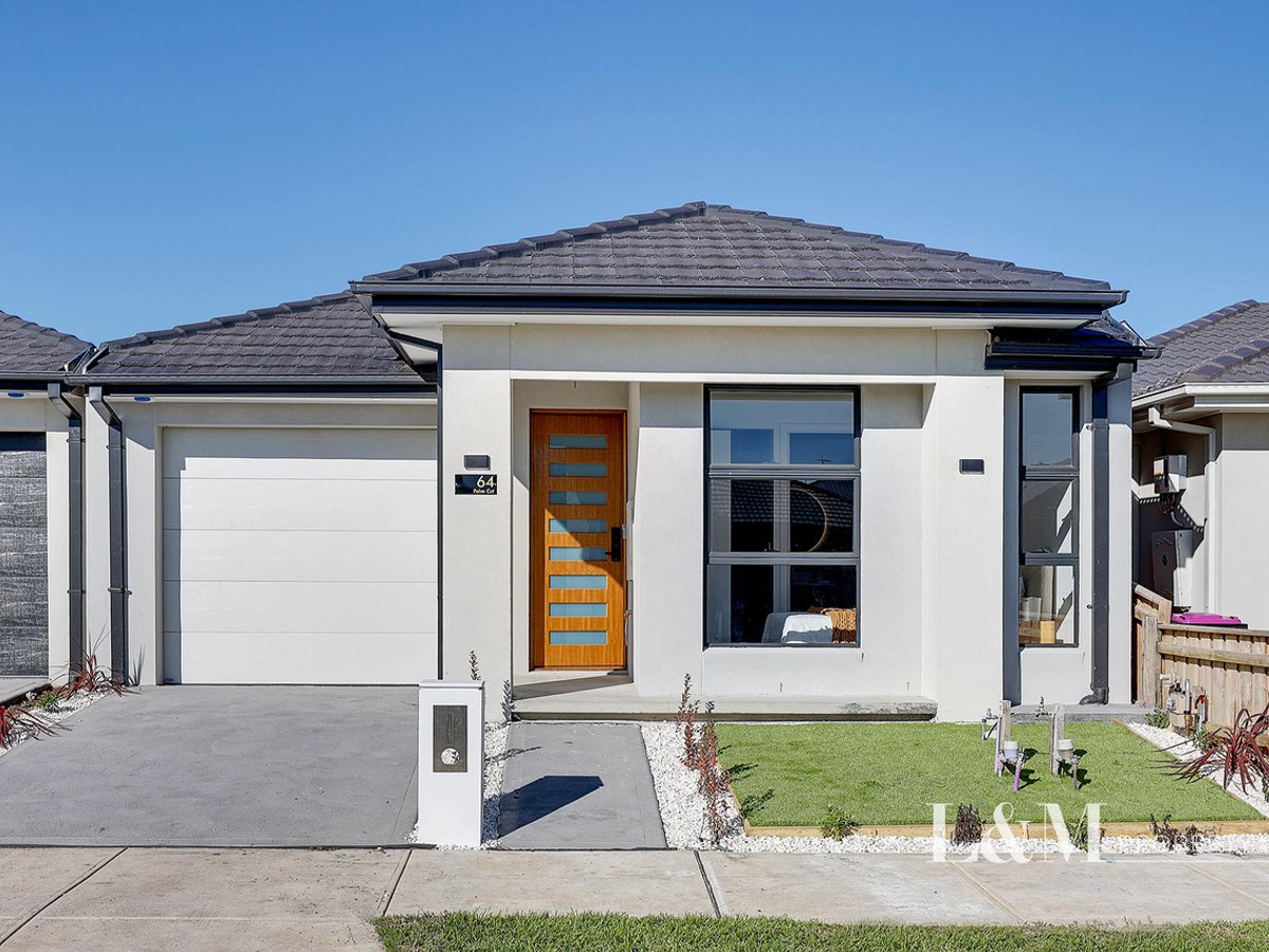 64 Palm Circuit, BEVERIDGE - Image 1