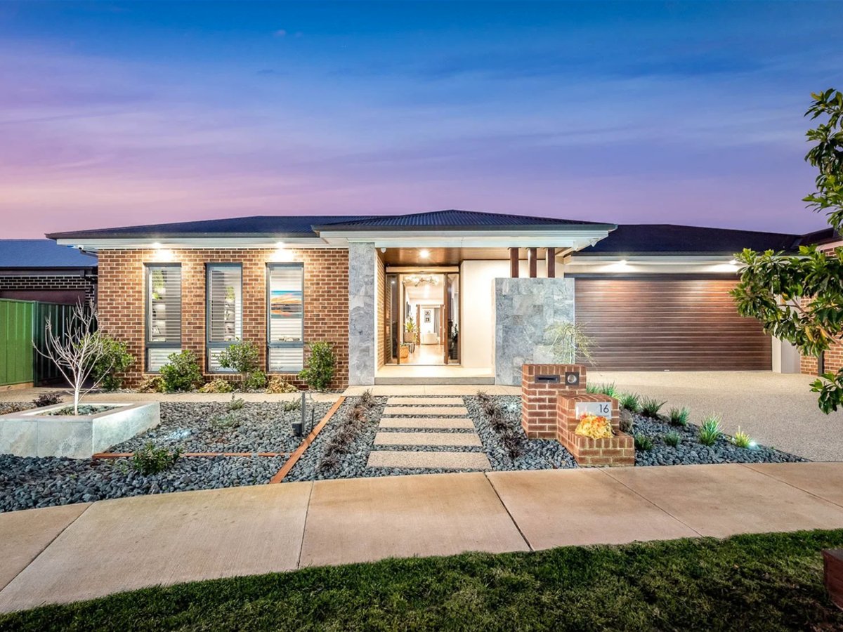 100 A Barak Parade,, DOREEN - Image 1