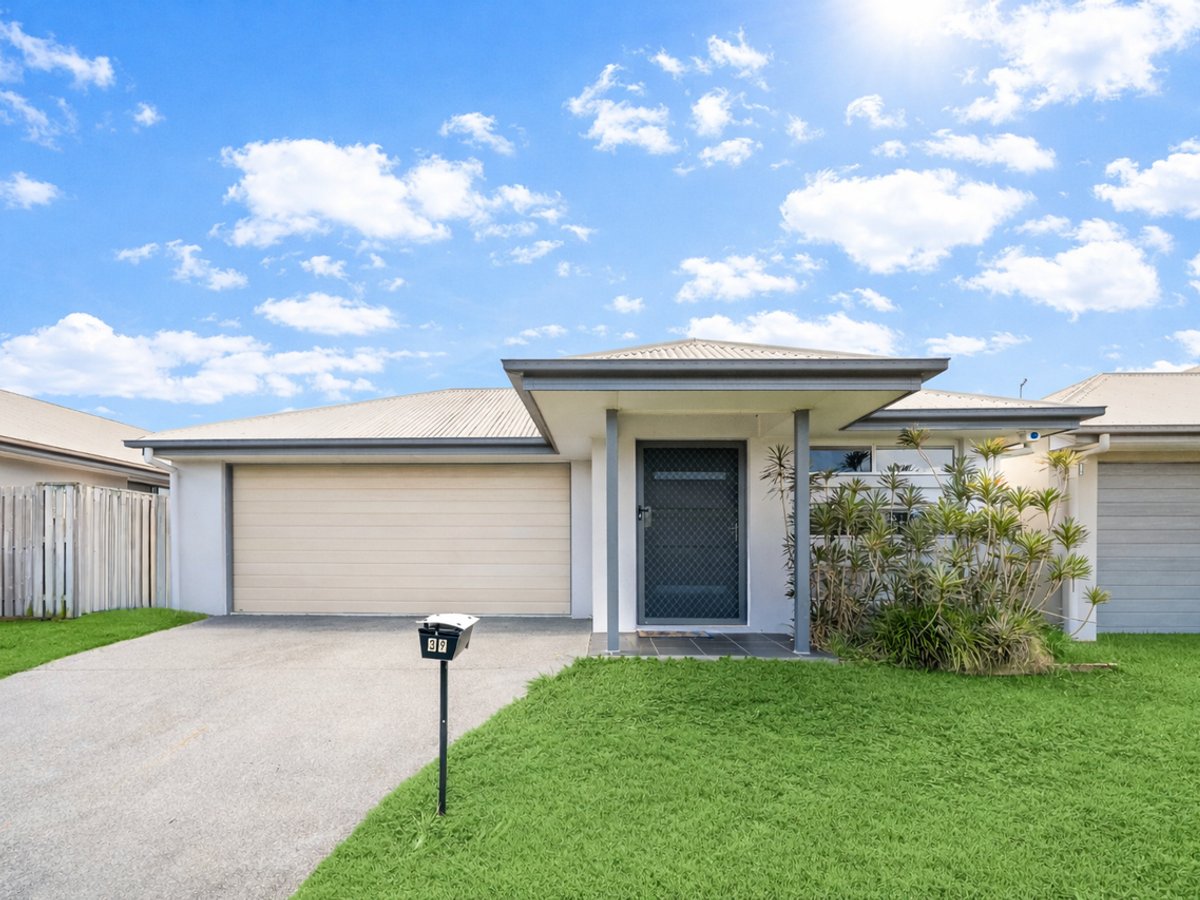 39 Stinson Circuit, COOMERA - Image 1