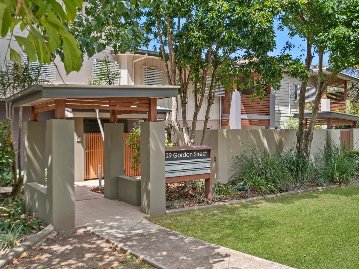 29-33 Gordon Street, ORMISTON - Image 1