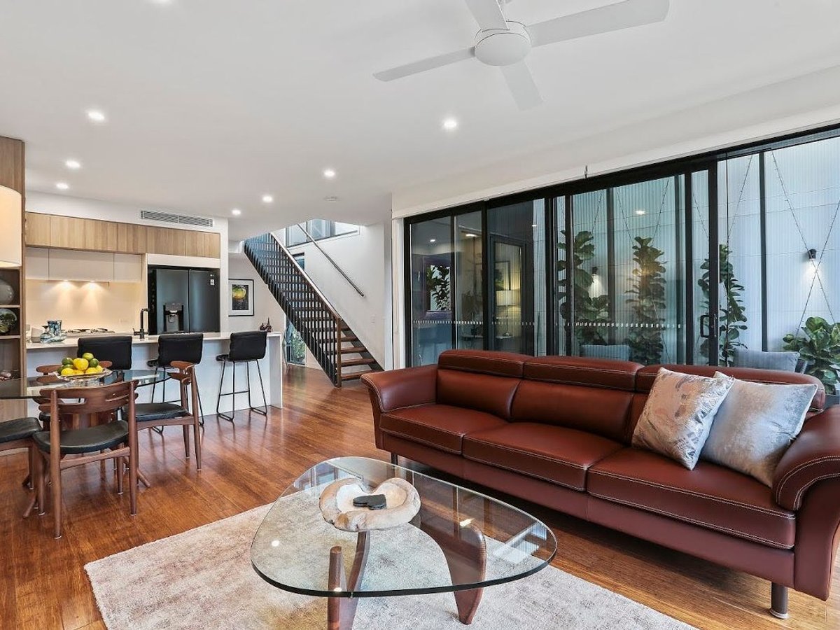 12 Parkside Circuit, HAMILTON - Image 1