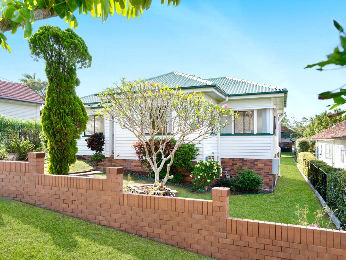 16 White Avenue, COORPAROO - Image 1