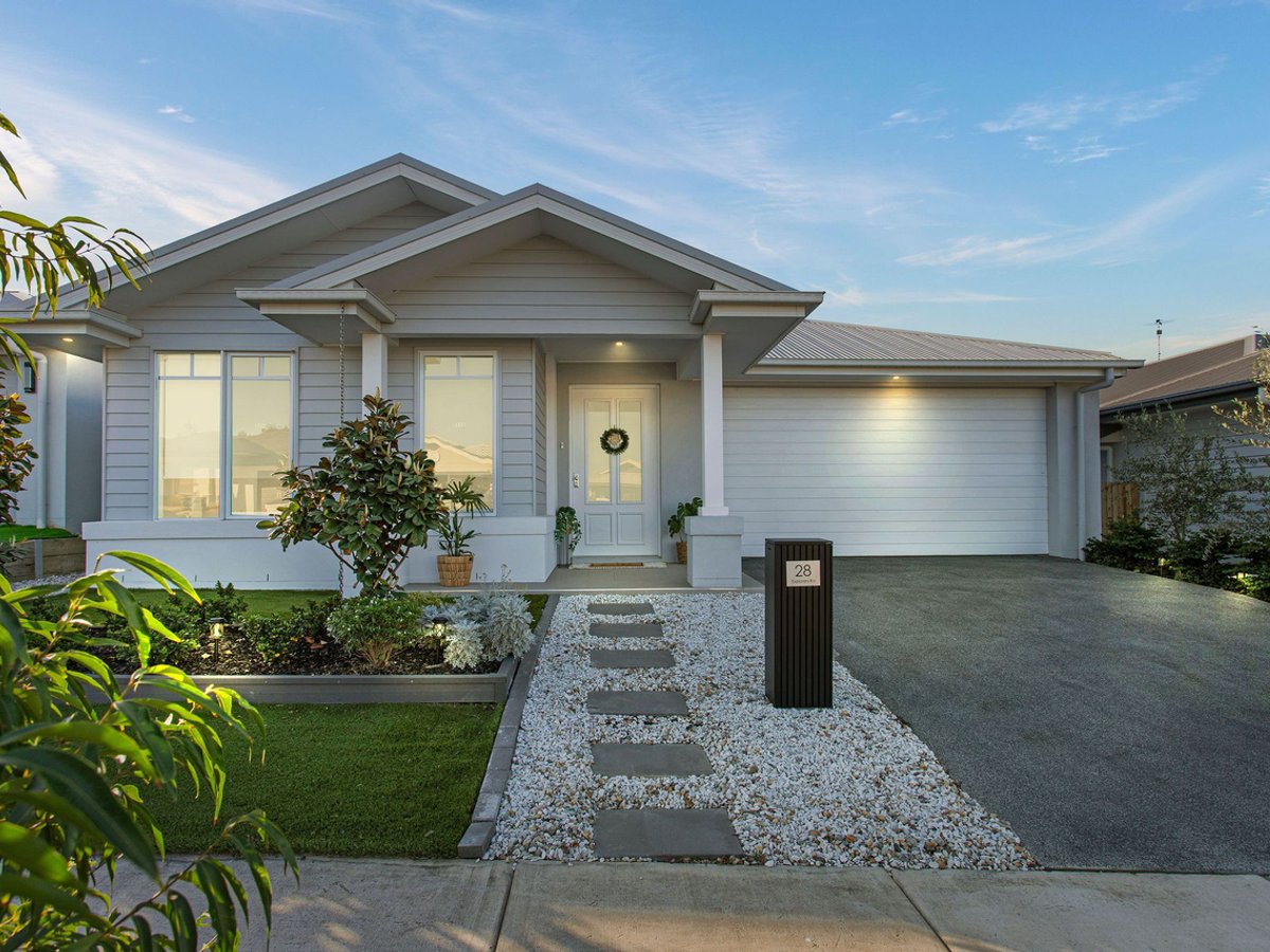 28 Explorers Road, White Rock - Image 1