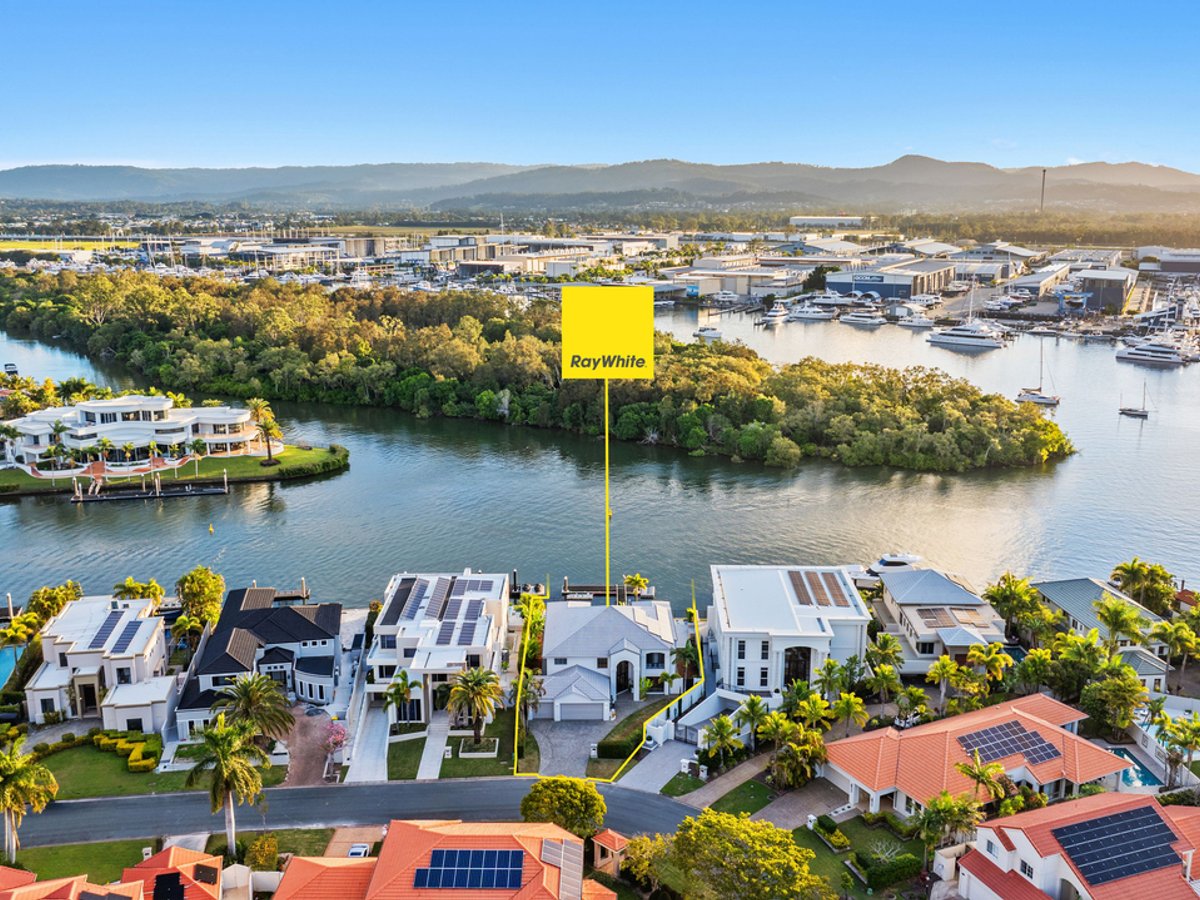 1675 Riverdale Drive, Hope Island - Image 1