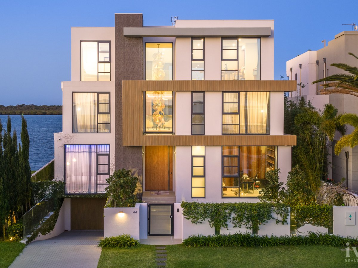 44 Knightsbridge Parade East, Sovereign Islands - Image 1