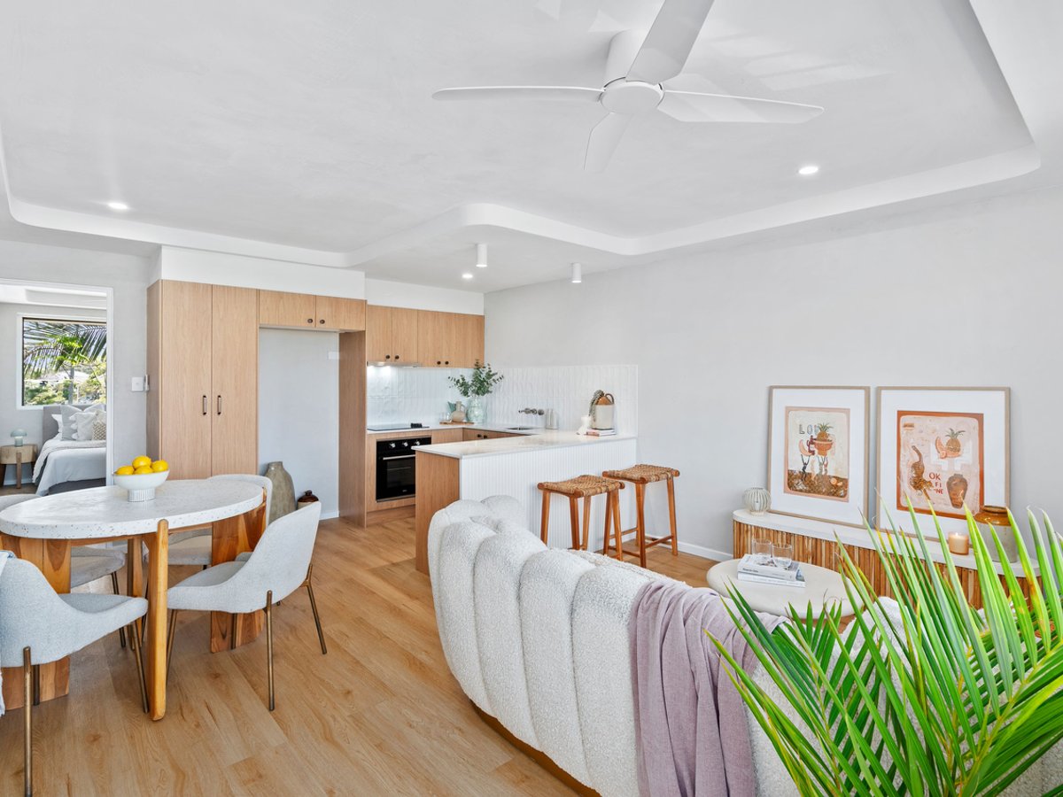 22 Leonard Avenue, Surfers Paradise - Image 1