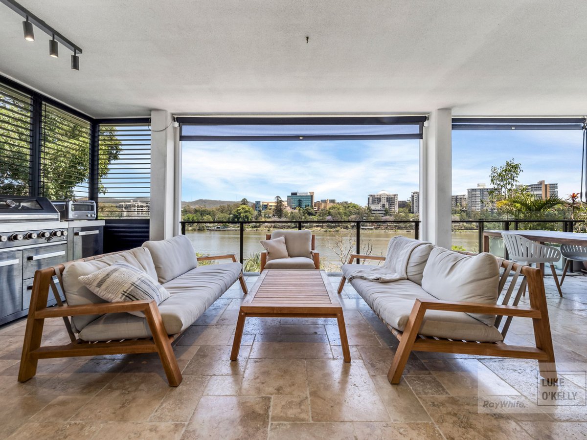 10 Pidgeon Close, West End - Image 1