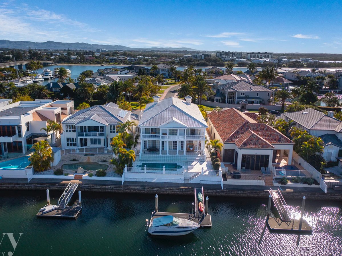 11 The Sovereign Mile, SOVEREIGN ISLANDS - Image 1