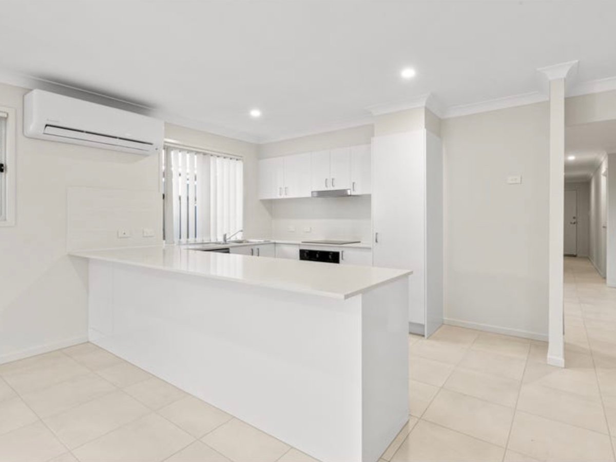 29 Barnyard Drive, PARK RIDGE - Image 1