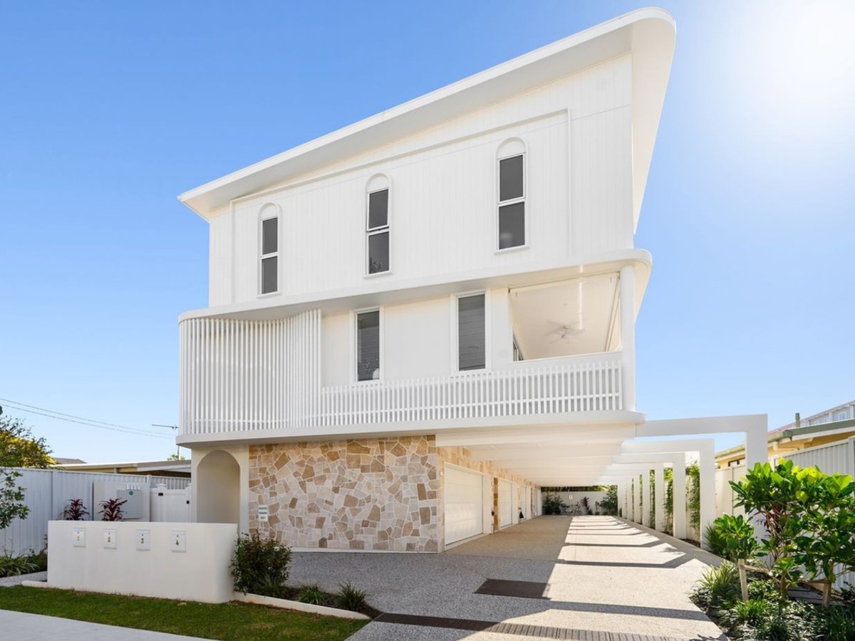 17 Bruce Avenue, PARADISE POINT - Image 1