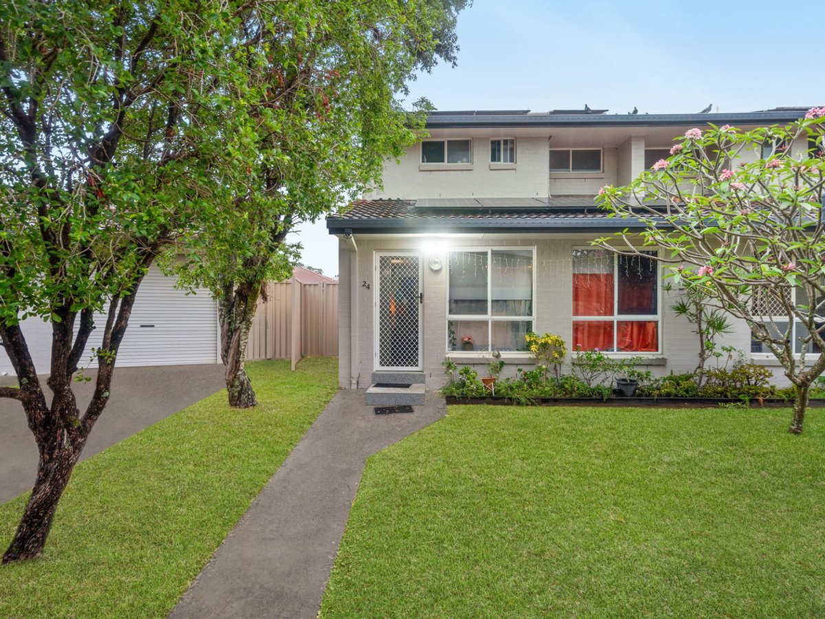 13-17 Brown Street, LABRADOR - Image 1