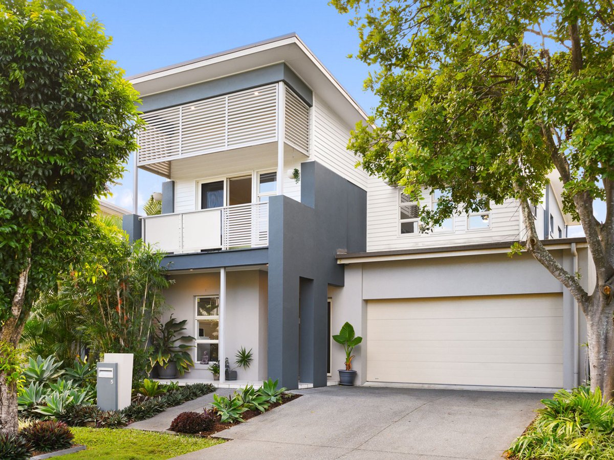 5 Galley Road, Hope Island - Image 1
