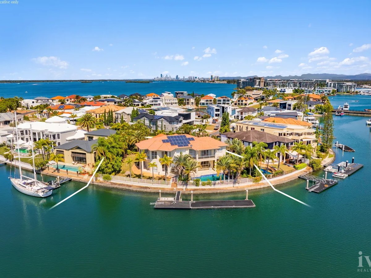 11-13 Queen Guineveres Place, Sovereign Islands - Image 1