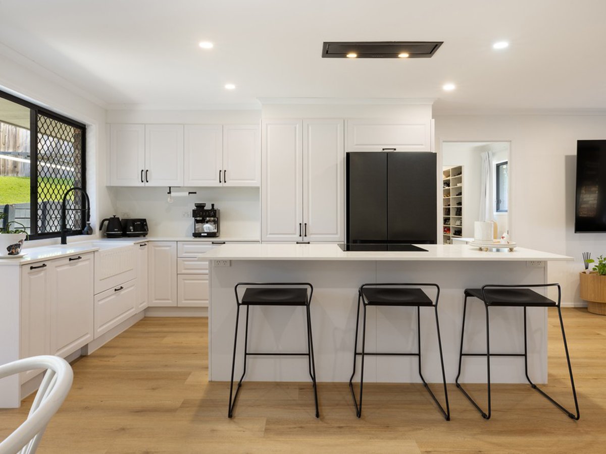 10 Knight Crescent, NERANG - Image 1