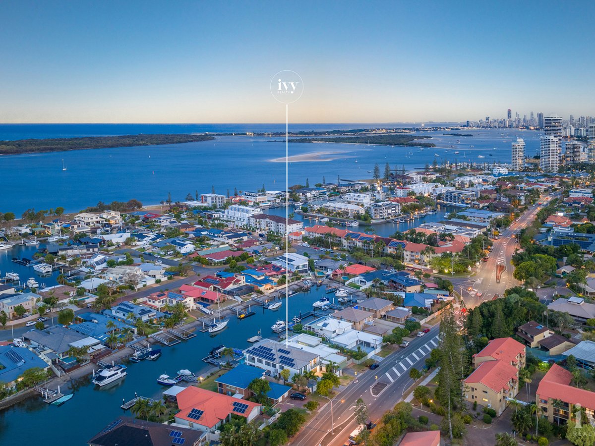 2/107 Bayview Street, Runaway Bay - Image 1