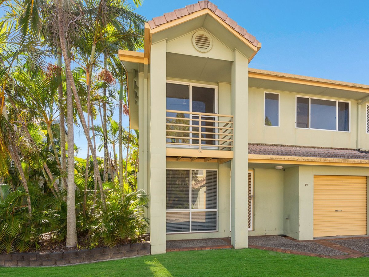 215 Cottesloe Drive, Mermaid Waters - Image 1